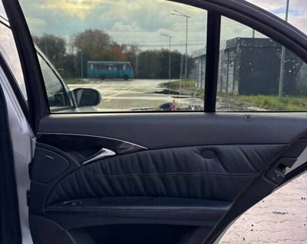 Серый Мерседес Е-Класс, объемом двигателя 3.2 л и пробегом 500 тыс. км за 6000 $, фото 1 на Automoto.ua