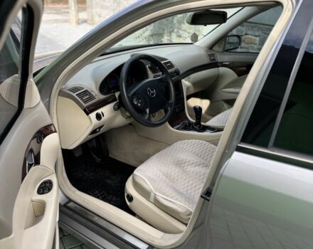Мерседес Е-Клас 2004 у Каменце-Подольском на Automoto.ua Сірий Мерседес Е-Клас, об'ємом двигуна 2.1 л та пробігом 312 тис. км за 6600 $, фото 11 на Automoto.ua
