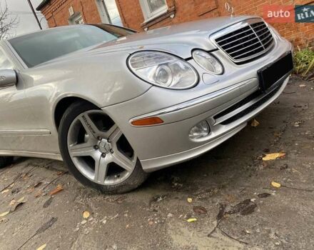 Сірий Мерседес Е-Клас, об'ємом двигуна 5 л та пробігом 350 тис. км за 8800 $, фото 1 на Automoto.ua