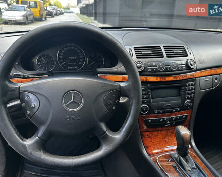 Мерседес Е-Клас 2004 у Івано-Франківську на Automoto.ua Сірий Мерседес Е-Клас, об'ємом двигуна 2.1 л та пробігом 305 тис. км за 6500 $, фото 17 на Automoto.ua