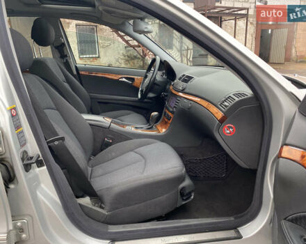 Сірий Мерседес Е-Клас, об'ємом двигуна 3.2 л та пробігом 272 тис. км за 3850 $, фото 34 на Automoto.ua