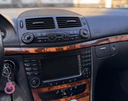 Серый Мерседес Е-Класс, объемом двигателя 3.22 л и пробегом 408 тыс. км за 8200 $, фото 8 на Automoto.ua