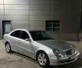Мерседес Е-Клас 2004 у Каменце-Подольском на Automoto.ua Сірий Мерседес Е-Клас, об'ємом двигуна 2.6 л та пробігом 321 тис. км за 4999 $, фото 1 на Automoto.ua