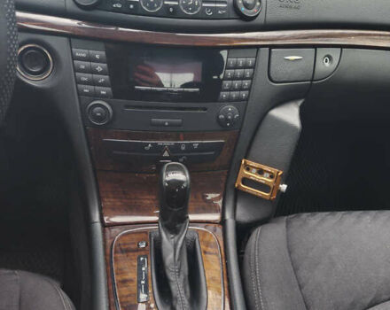 Мерседес Е-Клас 2004 у Чернігові на Automoto.ua Сірий Мерседес Е-Клас, об'ємом двигуна 2.2 л та пробігом 380 тис. км за 7000 $, фото 15 на Automoto.ua