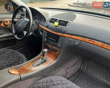 Серый Мерседес Е-Класс, объемом двигателя 2.2 л и пробегом 359 тыс. км за 6450 $, фото 37 на Automoto.ua