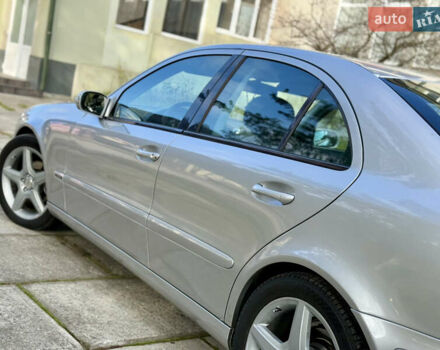 Сірий Мерседес Е-Клас, об'ємом двигуна 2.7 л та пробігом 400 тис. км за 8300 $, фото 34 на Automoto.ua