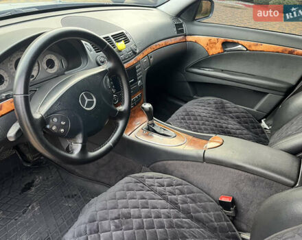 Серый Мерседес Е-Класс, объемом двигателя 2.2 л и пробегом 359 тыс. км за 6450 $, фото 33 на Automoto.ua