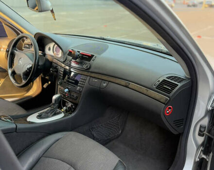 Серый Мерседес Е-Класс, объемом двигателя 1.8 л и пробегом 257 тыс. км за 5500 $, фото 12 на Automoto.ua