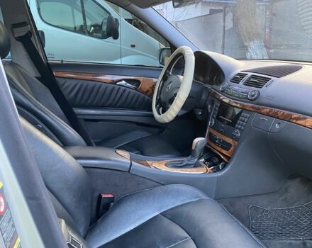 Серый Мерседес Е-Класс, объемом двигателя 2.7 л и пробегом 300 тыс. км за 3300 $, фото 5 на Automoto.ua