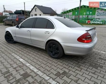 Серый Мерседес Е-Класс, объемом двигателя 2.1 л и пробегом 326 тыс. км за 7200 $, фото 2 на Automoto.ua