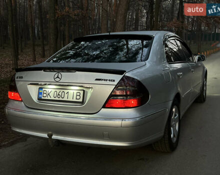 Серый Мерседес Е-Класс, объемом двигателя 3.2 л и пробегом 430 тыс. км за 7299 $, фото 4 на Automoto.ua