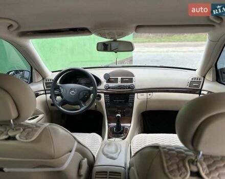 Мерседес Е-Клас 2004 у Каменце-Подольском на Automoto.ua Сірий Мерседес Е-Клас, об'ємом двигуна 2.1 л та пробігом 312 тис. км за 6600 $, фото 7 на Automoto.ua
