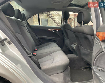 Сірий Мерседес Е-Клас, об'ємом двигуна 3.2 л та пробігом 272 тис. км за 3850 $, фото 37 на Automoto.ua