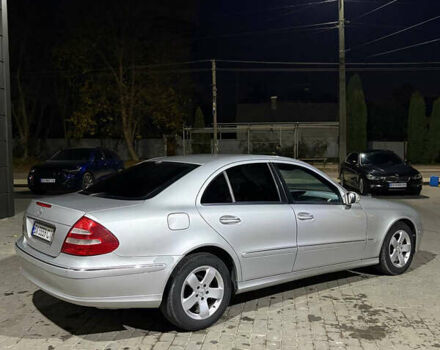 Мерседес Е-Клас 2004 у Каменце-Подольском на Automoto.ua Сірий Мерседес Е-Клас, об'ємом двигуна 2.6 л та пробігом 321 тис. км за 4999 $, фото 8 на Automoto.ua