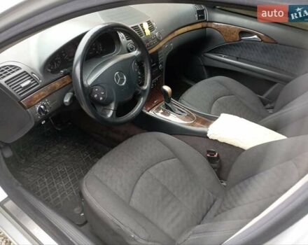 Сірий Мерседес Е-Клас, об'ємом двигуна 2.15 л та пробігом 302 тис. км за 6400 $, фото 10 на Automoto.ua