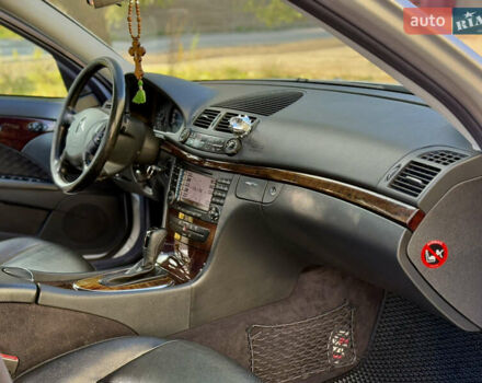 Сірий Мерседес Е-Клас, об'ємом двигуна 2.7 л та пробігом 400 тис. км за 8300 $, фото 59 на Automoto.ua