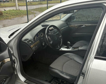 Сірий Мерседес Е-Клас, об'ємом двигуна 2.7 л та пробігом 349 тис. км за 8800 $, фото 17 на Automoto.ua