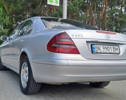 Сірий Мерседес Е-Клас, об'ємом двигуна 2.1 л та пробігом 375 тис. км за 8300 $, фото 5 на Automoto.ua