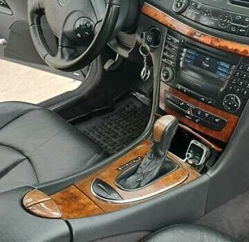 Серый Мерседес Е-Класс, объемом двигателя 2.69 л и пробегом 320 тыс. км за 7300 $, фото 7 на Automoto.ua