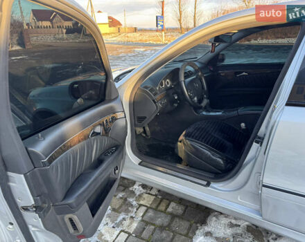 Сірий Мерседес Е-Клас, об'ємом двигуна 3.2 л та пробігом 300 тис. км за 7300 $, фото 7 на Automoto.ua