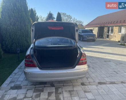 Серый Мерседес Е-Класс, объемом двигателя 3.2 л и пробегом 356 тыс. км за 7800 $, фото 16 на Automoto.ua