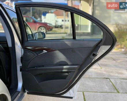 Сірий Мерседес Е-Клас, об'ємом двигуна 2.7 л та пробігом 400 тис. км за 8300 $, фото 62 на Automoto.ua