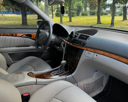 Серый Мерседес Е-Класс, объемом двигателя 2.6 л и пробегом 445 тыс. км за 6980 $, фото 31 на Automoto.ua