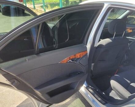 Сірий Мерседес Е-Клас, об'ємом двигуна 2.15 л та пробігом 350 тис. км за 7500 $, фото 9 на Automoto.ua