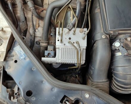 Серый Мерседес Е-Класс, объемом двигателя 2.1 л и пробегом 443 тыс. км за 8300 $, фото 14 на Automoto.ua