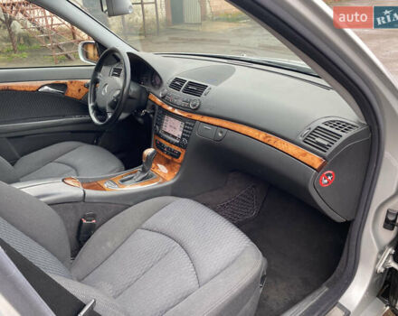 Сірий Мерседес Е-Клас, об'ємом двигуна 3.2 л та пробігом 272 тис. км за 3850 $, фото 35 на Automoto.ua