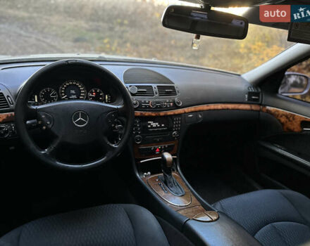 Мерседес Е-Клас 2004 у Тернополі на Automoto.ua Сірий Мерседес Е-Клас, об'ємом двигуна 2.2 л та пробігом 333 тис. км за 5750 $, фото 16 на Automoto.ua