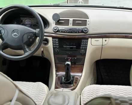 Мерседес Е-Клас 2004 у Каменце-Подольском на Automoto.ua Сірий Мерседес Е-Клас, об'ємом двигуна 2.1 л та пробігом 312 тис. км за 6600 $, фото 6 на Automoto.ua