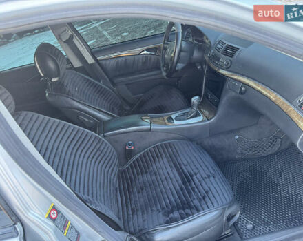 Сірий Мерседес Е-Клас, об'ємом двигуна 3.2 л та пробігом 300 тис. км за 7300 $, фото 5 на Automoto.ua