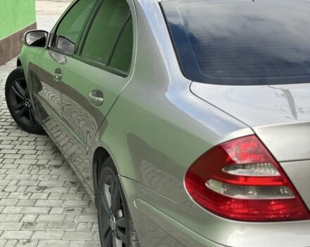 Мерседес Е-Клас 2004 у Каменце-Подольском на Automoto.ua Сірий Мерседес Е-Клас, об'ємом двигуна 2.1 л та пробігом 312 тис. км за 6600 $, фото 3 на Automoto.ua