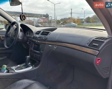 Серый Мерседес Е-Класс, объемом двигателя 3.2 л и пробегом 500 тыс. км за 6000 $, фото 26 на Automoto.ua