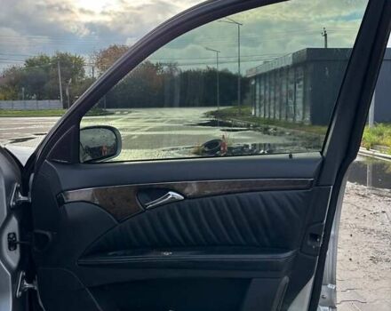 Серый Мерседес Е-Класс, объемом двигателя 3.2 л и пробегом 500 тыс. км за 6000 $, фото 23 на Automoto.ua