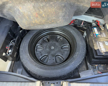 Сірий Мерседес Е-Клас, об'ємом двигуна 2.7 л та пробігом 400 тис. км за 8300 $, фото 71 на Automoto.ua