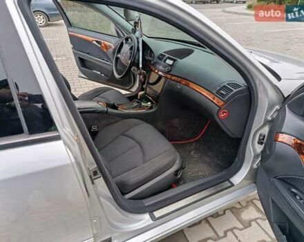 Серый Мерседес Е-Класс, объемом двигателя 2.1 л и пробегом 326 тыс. км за 7200 $, фото 10 на Automoto.ua