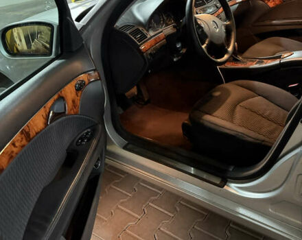 Серый Мерседес Е-Класс, объемом двигателя 2.15 л и пробегом 306 тыс. км за 7800 $, фото 8 на Automoto.ua