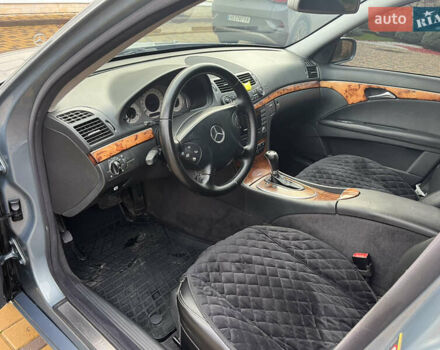 Серый Мерседес Е-Класс, объемом двигателя 2.2 л и пробегом 359 тыс. км за 6450 $, фото 34 на Automoto.ua