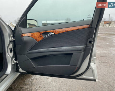 Сірий Мерседес Е-Клас, об'ємом двигуна 3.2 л та пробігом 272 тис. км за 3850 $, фото 36 на Automoto.ua