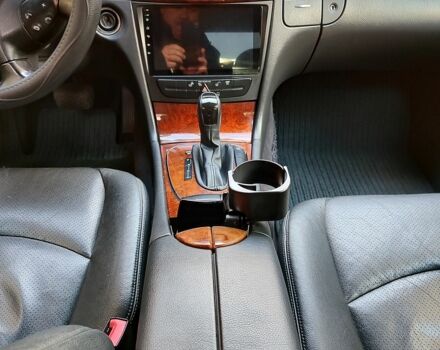 Серый Мерседес Е-Класс, объемом двигателя 2.1 л и пробегом 443 тыс. км за 8300 $, фото 6 на Automoto.ua