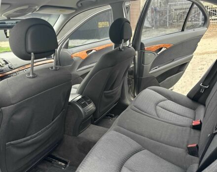 Серый Мерседес Е-Класс, объемом двигателя 1.8 л и пробегом 230 тыс. км за 6000 $, фото 7 на Automoto.ua