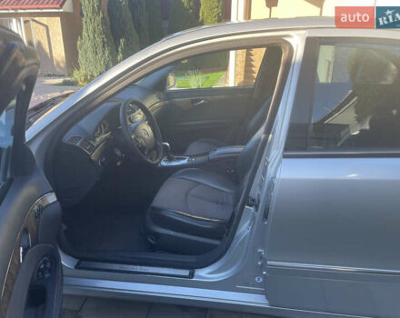 Серый Мерседес Е-Класс, объемом двигателя 3.2 л и пробегом 356 тыс. км за 7800 $, фото 14 на Automoto.ua