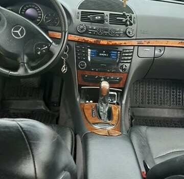 Серый Мерседес Е-Класс, объемом двигателя 2.69 л и пробегом 320 тыс. км за 7300 $, фото 12 на Automoto.ua