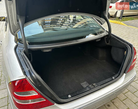 Мерседес Е-Клас 2004 у Івано-Франківську на Automoto.ua Сірий Мерседес Е-Клас, об'ємом двигуна 2.1 л та пробігом 305 тис. км за 6500 $, фото 22 на Automoto.ua