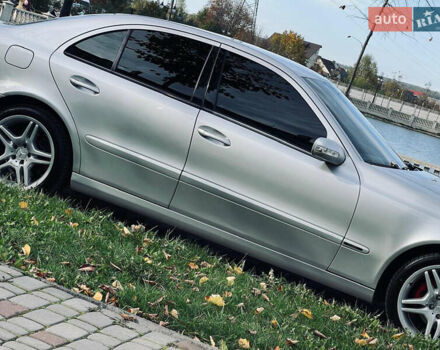Мерседес Е-Клас 2004 у Івано-Франківську на Automoto.ua Сірий Мерседес Е-Клас, об'ємом двигуна 2.15 л та пробігом 462 тис. км за 8100 $, фото 8 на Automoto.ua