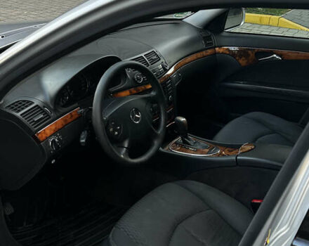 Мерседес Е-Клас 2004 у Івано-Франківську на Automoto.ua Сірий Мерседес Е-Клас, об'ємом двигуна 2.1 л та пробігом 305 тис. км за 6500 $, фото 12 на Automoto.ua