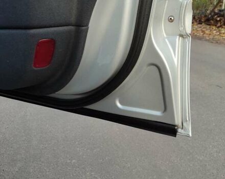 Серый Мерседес Е-Класс, объемом двигателя 2.1 л и пробегом 443 тыс. км за 8300 $, фото 12 на Automoto.ua