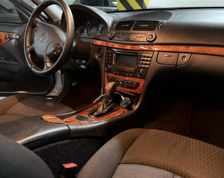 Серый Мерседес Е-Класс, объемом двигателя 2.15 л и пробегом 306 тыс. км за 7800 $, фото 12 на Automoto.ua